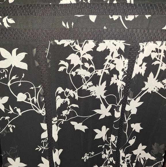 A Calvin Klein Floral Black and White lined maxi Dress in a size 12. Pre-loved - Picture 6 of 13